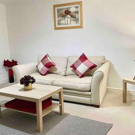 Great Home In Lovely Area With Parking, Sleeps 6 Folkestone Kültér fotó