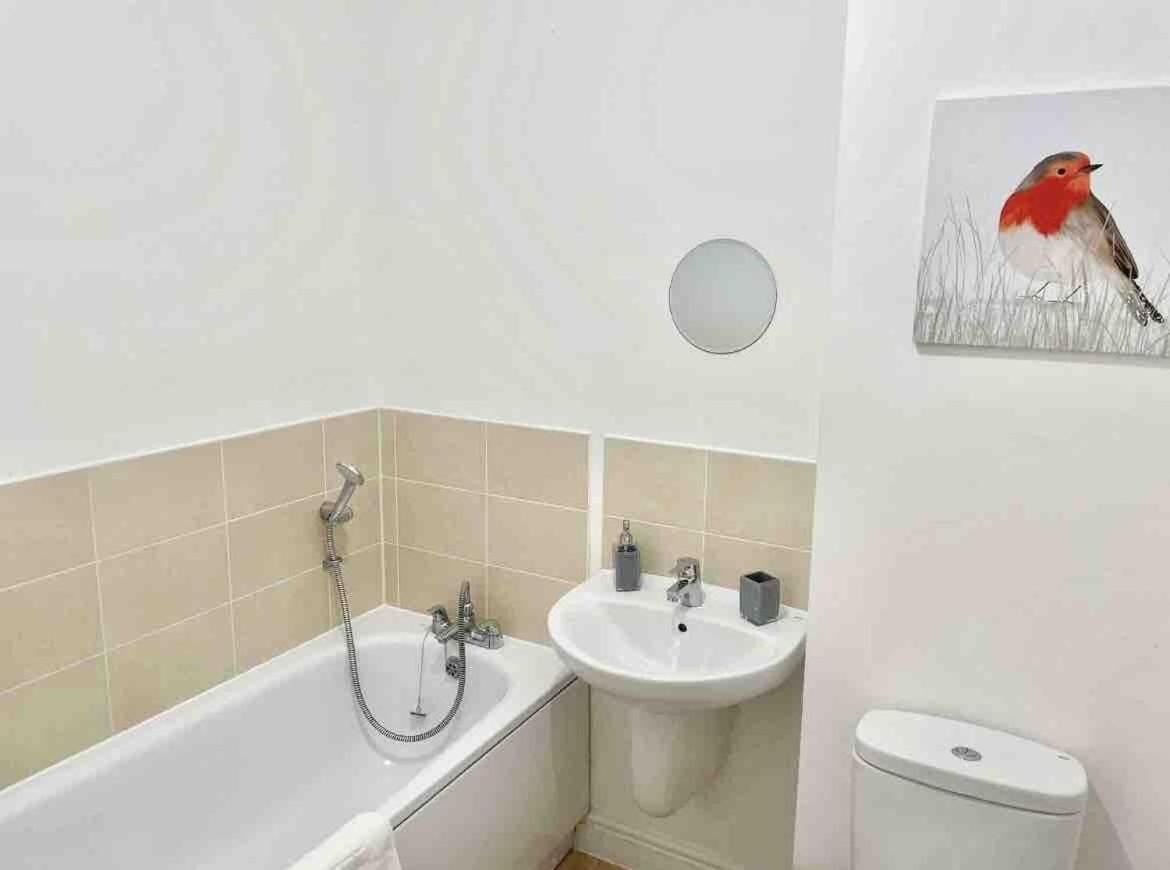Great Home In Lovely Area With Parking, Sleeps 6 Folkestone Kültér fotó