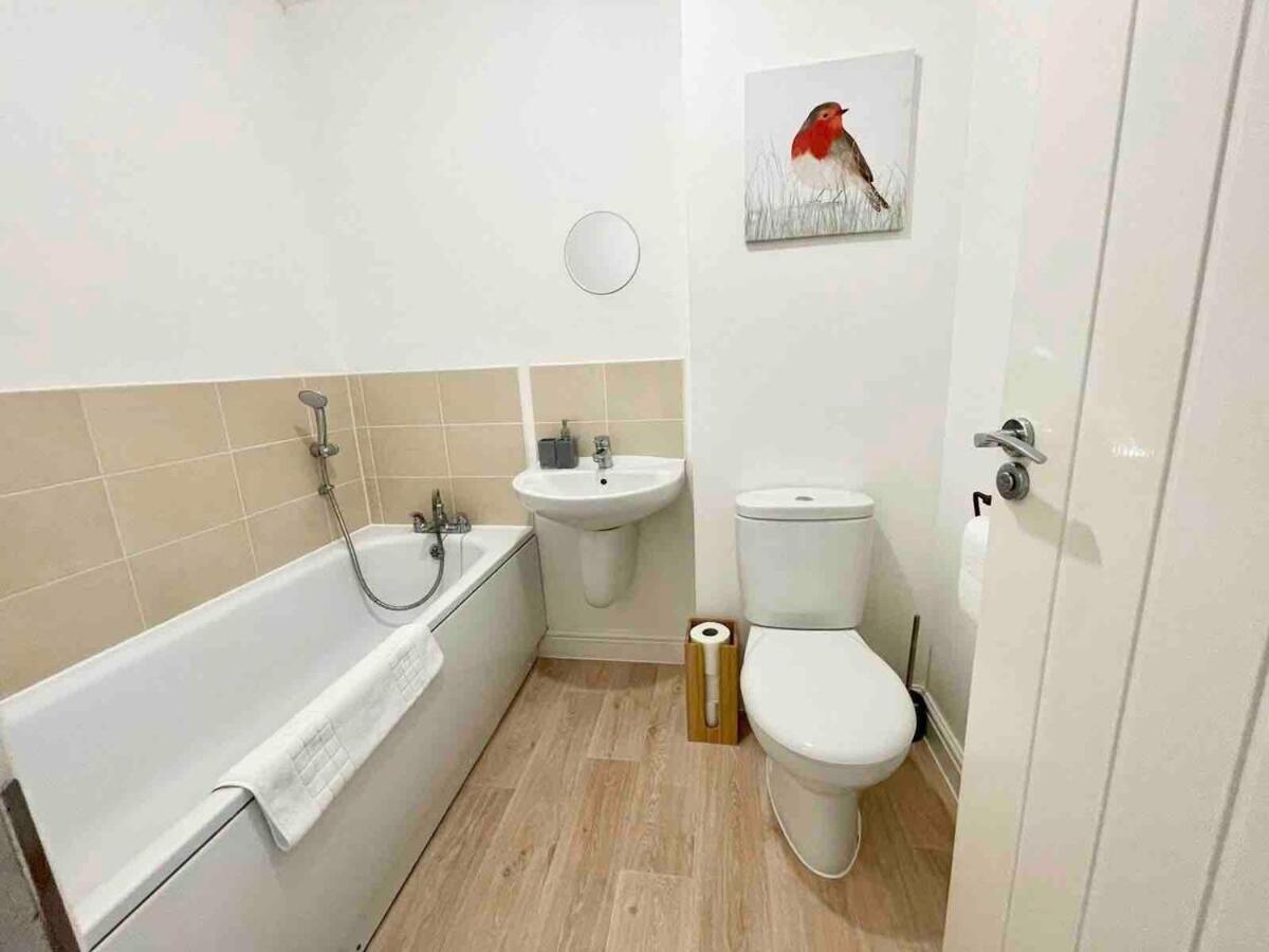 Great Home In Lovely Area With Parking, Sleeps 6 Folkestone Kültér fotó