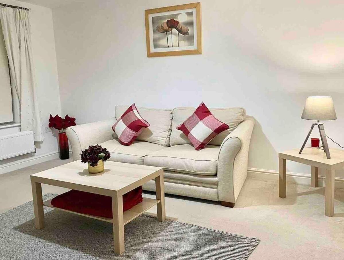 Great Home In Lovely Area With Parking, Sleeps 6 Folkestone Kültér fotó