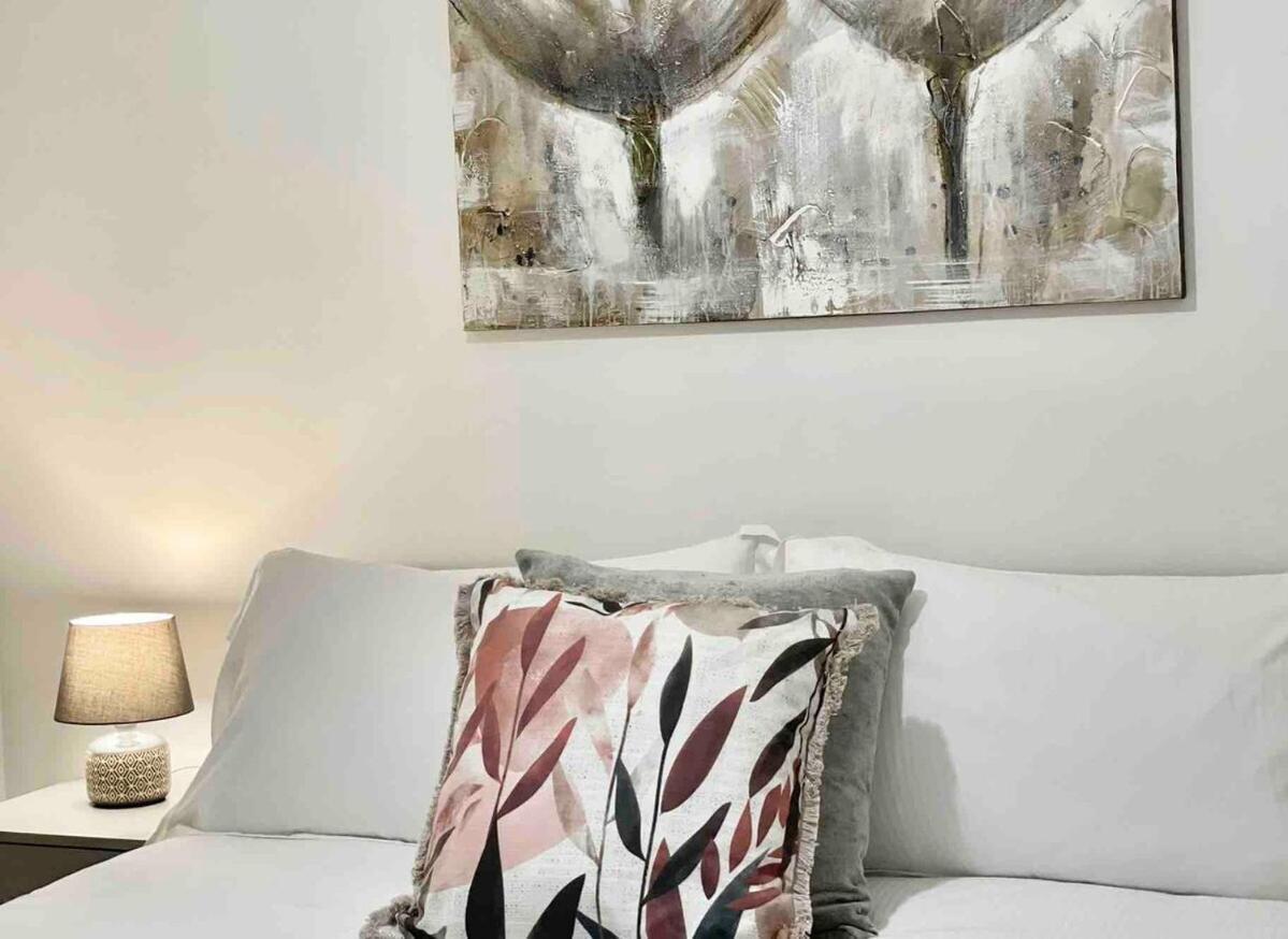 Great Home In Lovely Area With Parking, Sleeps 6 Folkestone Kültér fotó